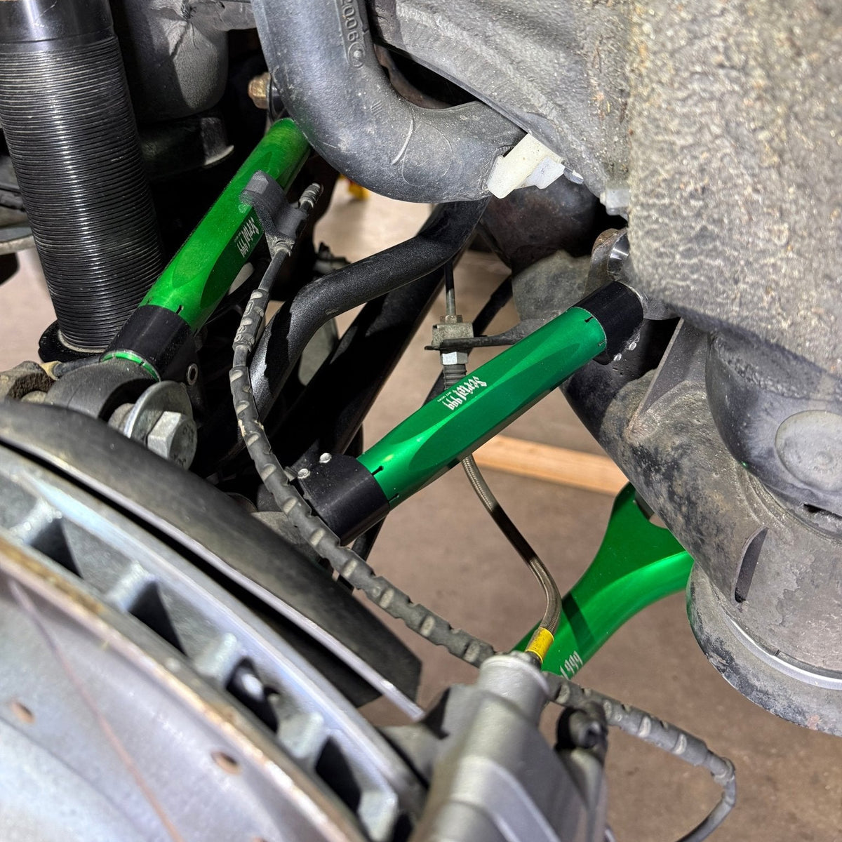 Rear Upper Control Arm Two | 320i / 328i / 335i / E90 / E91 / E92 / E93 - SERIALNINE