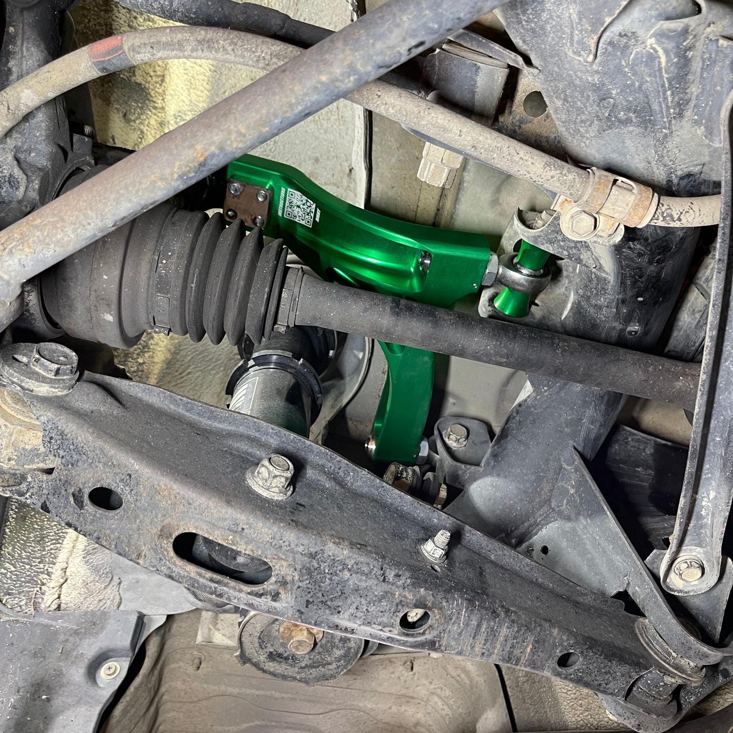  Installed SERIAL999 rear upper control arm, showcasing its fit and function in a vehicle for performance enhancement. 